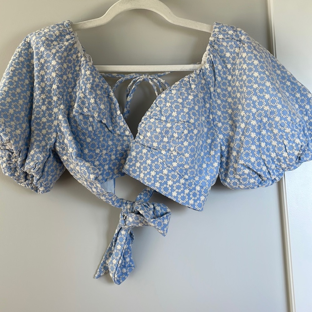 Minkpink blue and white puff-sleeved top size extra small